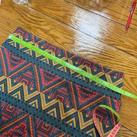 LulaRoe Cassie pencil skirt.  Aztec print. Excellent condition.  Size XL. - Picture 4 of 8
